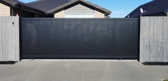 Driveway gate